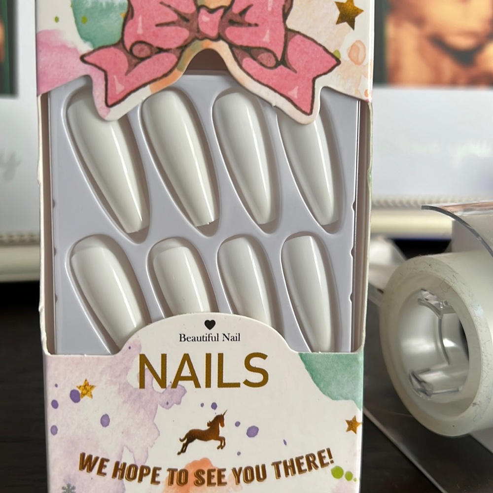 Press on nails